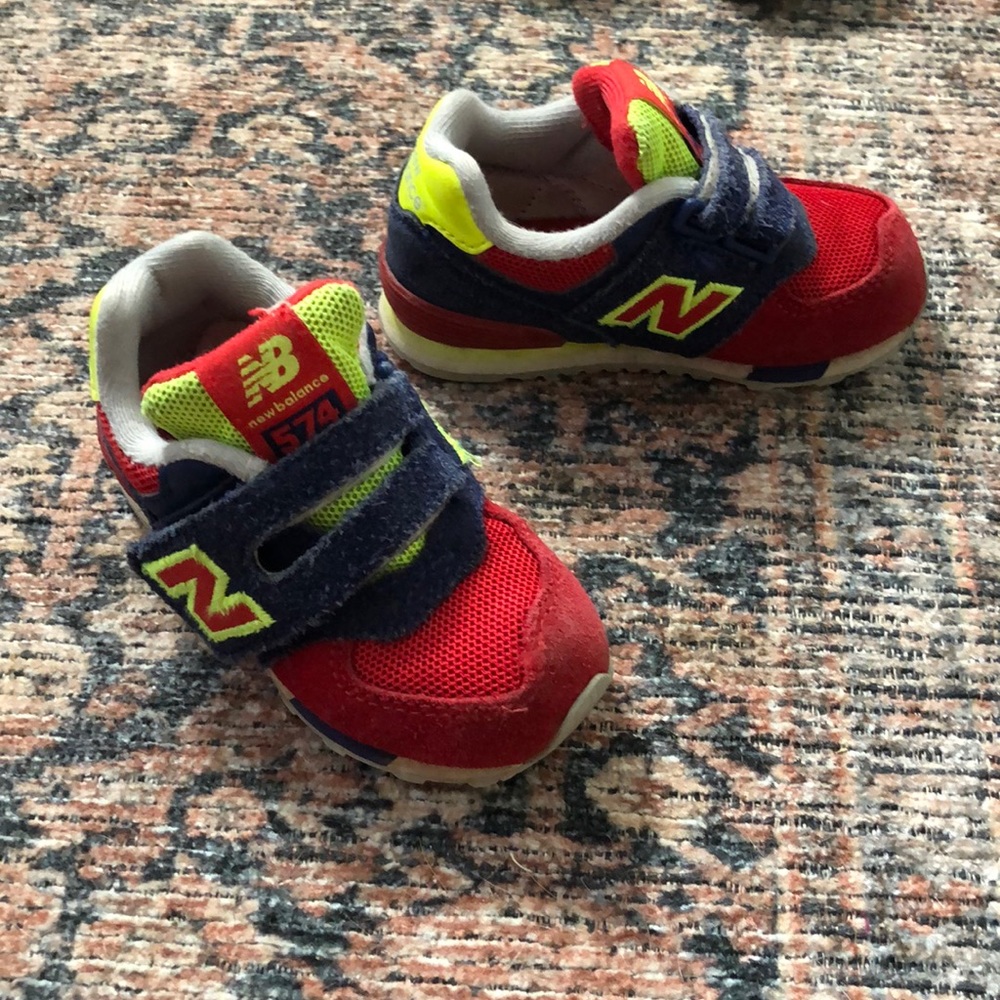NEW BALANCE Velcro toddler sneakers size 5,